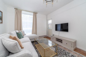 Comfortable Welcoming 3BR house wBalcony, South London